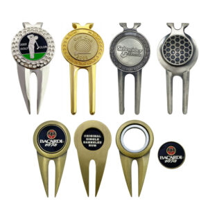 Marca de pelota y tenedor de golf